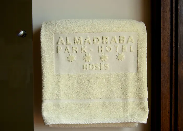 Hotell Almadraba Park Rosas