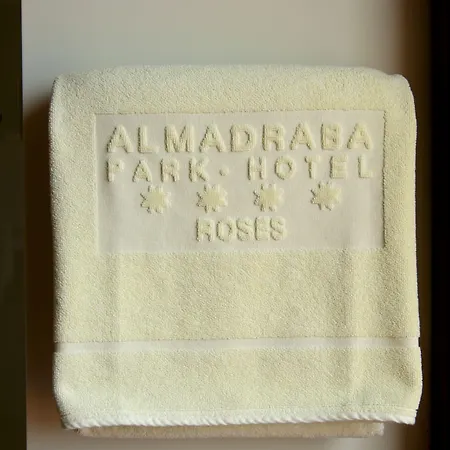 Otel Almadraba Park Roses